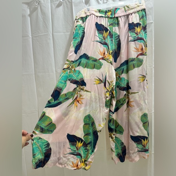 Jessica Simpson Tropical Print Wide-Leg Pants - Picture 6 of 6